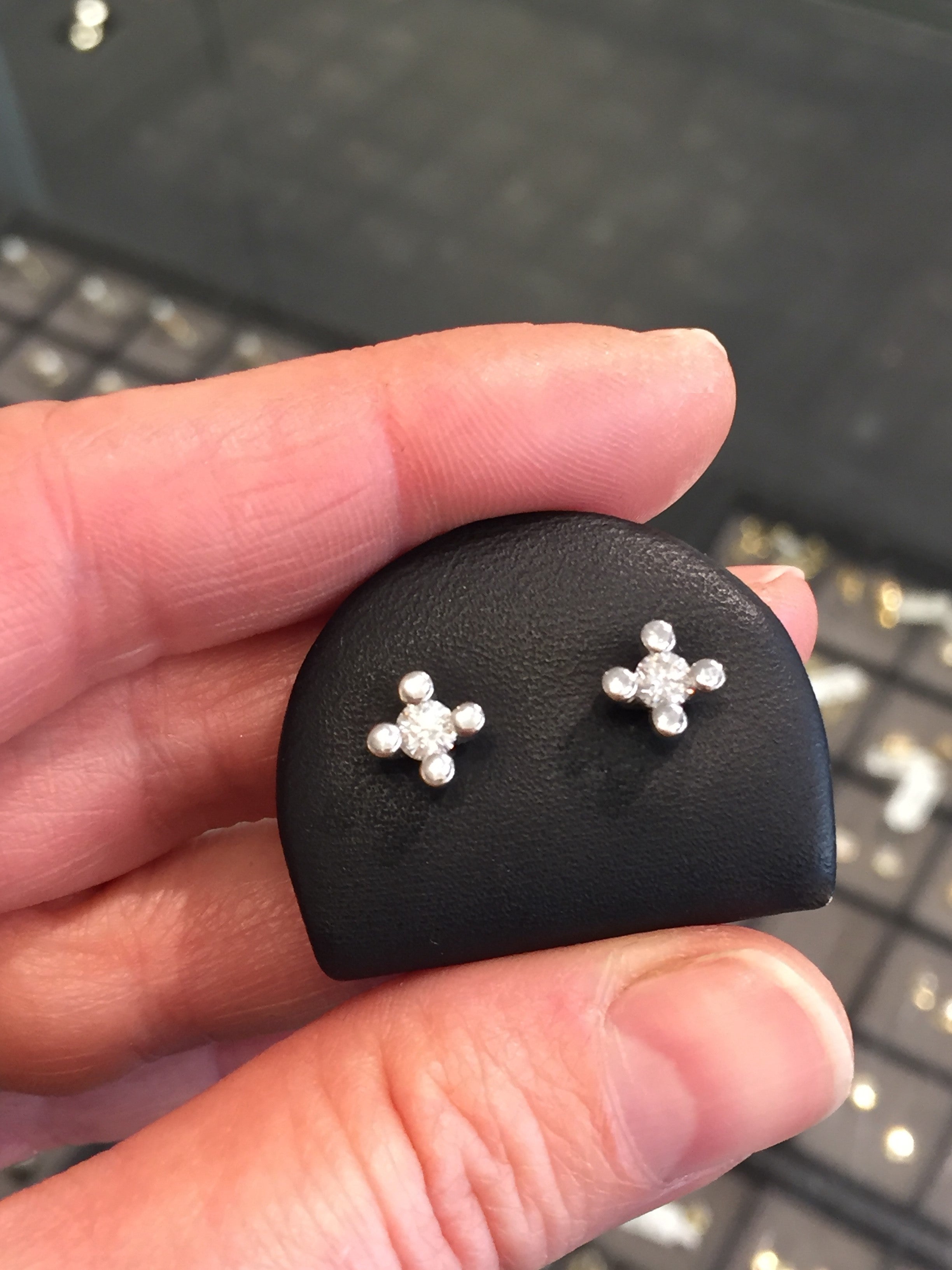 Lind Solitaire Øreringe med Brillanter – Håndlavet Kvalitet